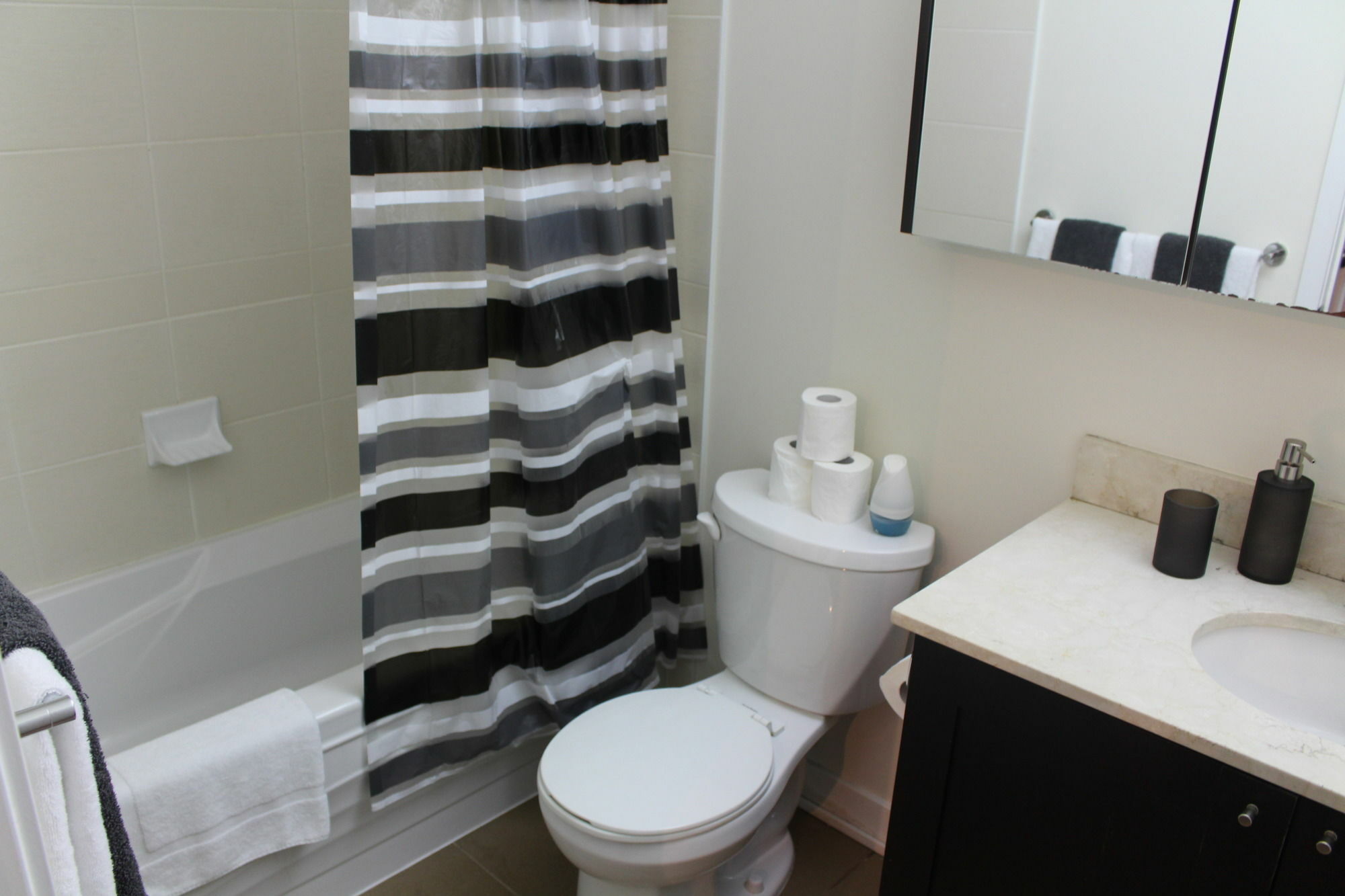 Custom Luxury Suite - By Elite Suites Mississauga Exteriör bild