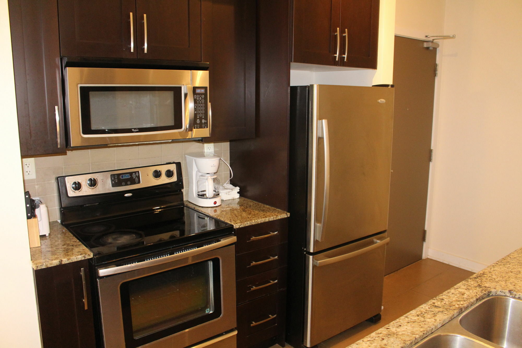 Custom Luxury Suite - By Elite Suites Mississauga Exteriör bild